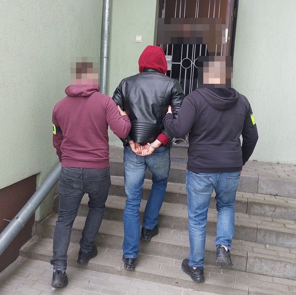 Ponad 400 porcji dealerskich marihuany u 40-latka. Grozi mu do 10 lat więzienia