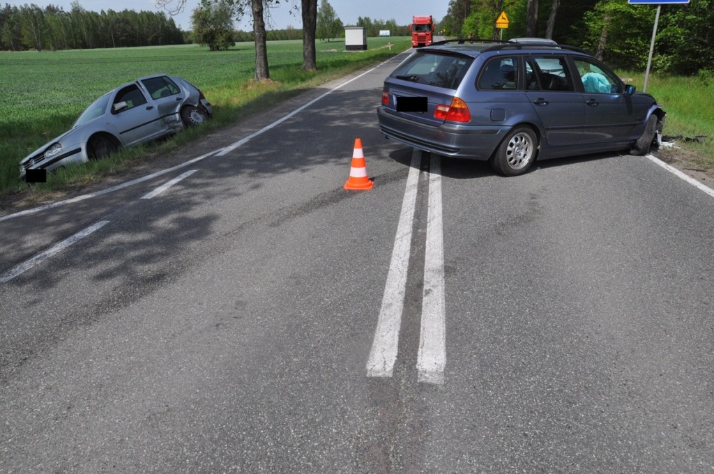 Dwa wypadki drogowe w powiecie bialskim. Dwie osoby trafiły do szpitala