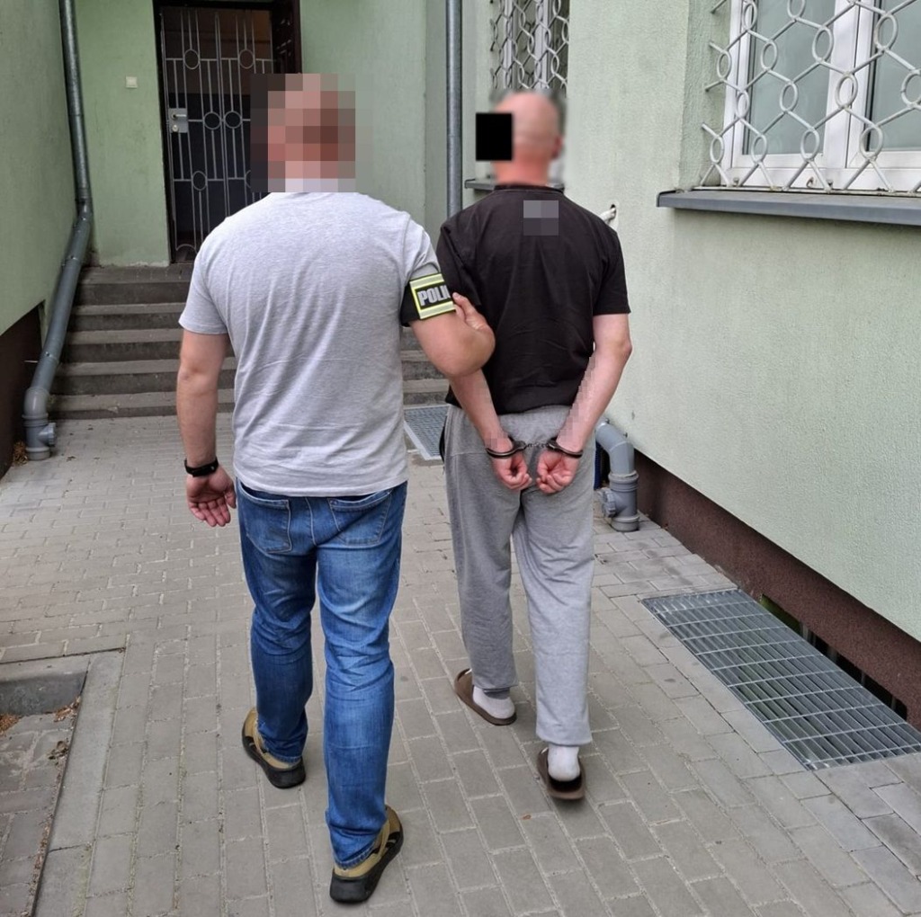 Brutalne pobicie w Białej Podlaskiej. Pokrzywdzony leżał pod blokiem