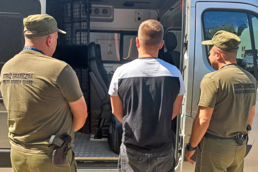 Organizował nielegalną migrację. 27-letni obywatel Ukrainy wydalony z Polski