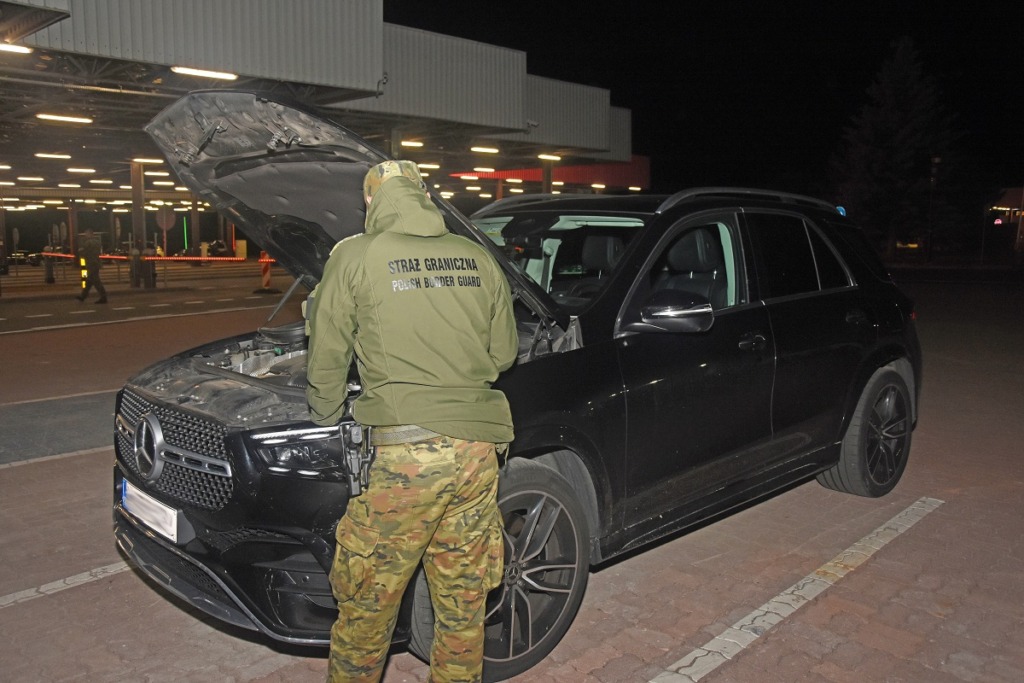 Kolejne odzyskane auto na granicy. Mercedes był wart 300 tys. zł