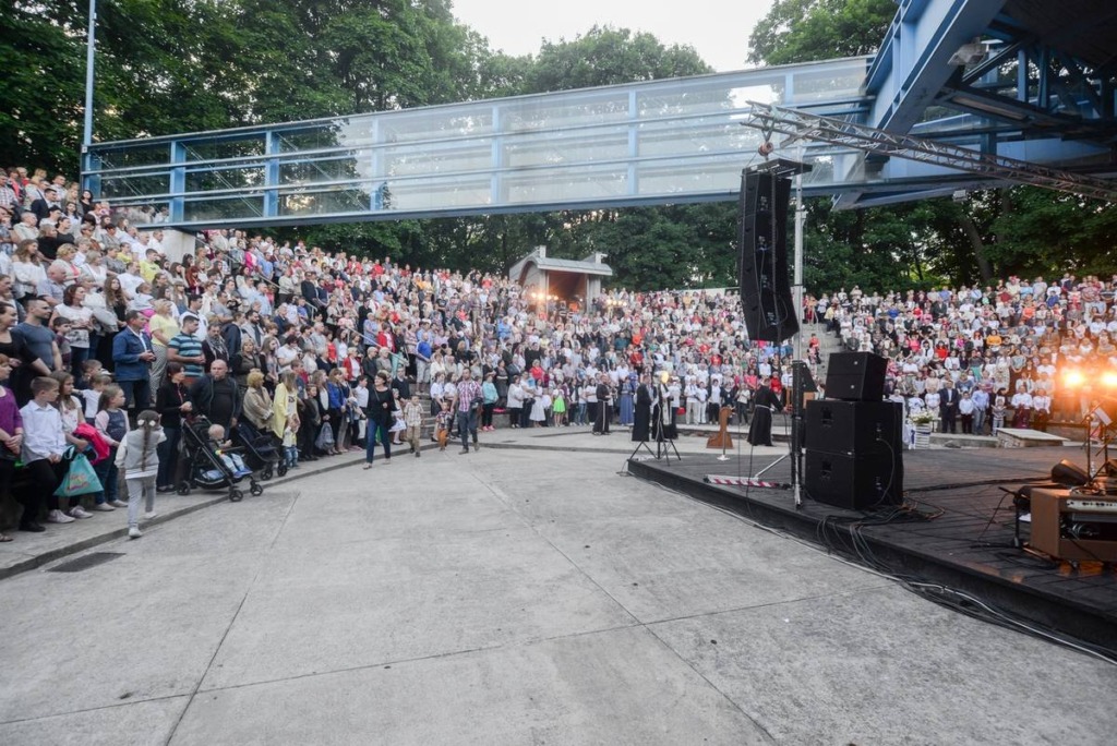 „Prysły Zmysły” w bialskim amfiteatrze. Kabaret Starszych Panów w operowej odsłonie