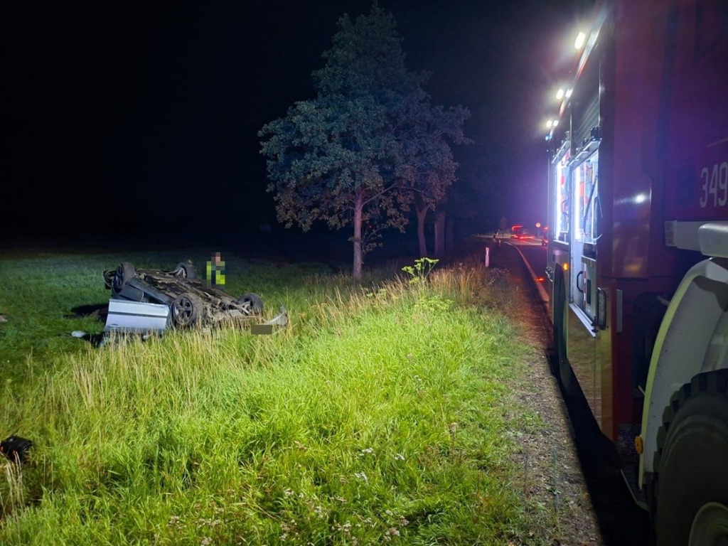 Łomazy: 20-latek z ponad promilem dachował z czterema nastolatkami