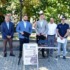 Uczestnicy konferencji i zbiórki podpisów pod projektem „Stop Banderyzmowi” na placu w Międzyrzecu Podlaskim