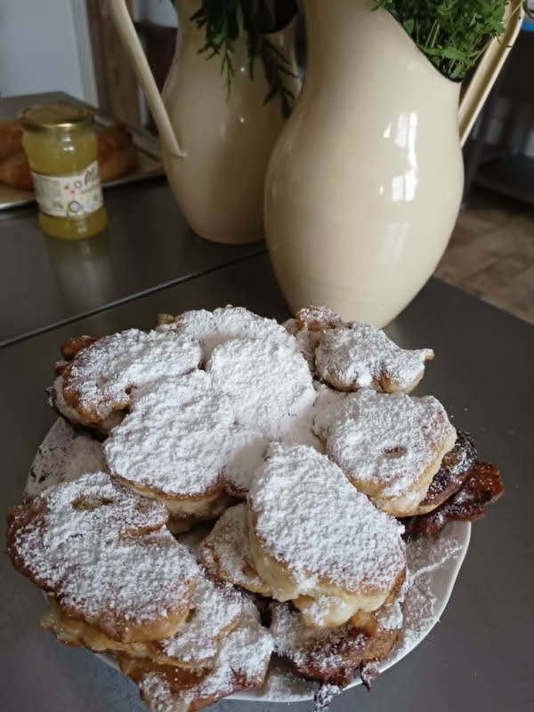 Młodzi kucharze w Perkowicach poznawali regionalne smaki. Gotowali z ziołami
