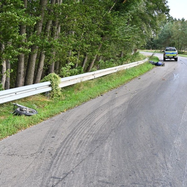Drugie zdjęcie z miejsca wypadku motocyklisty w Studziance