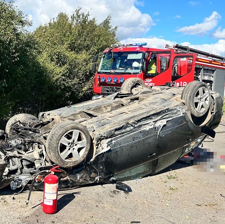 Audi dachowało na trasie Swory–Zabłocie. Za kierownicą 27-latka bez uprawnień
