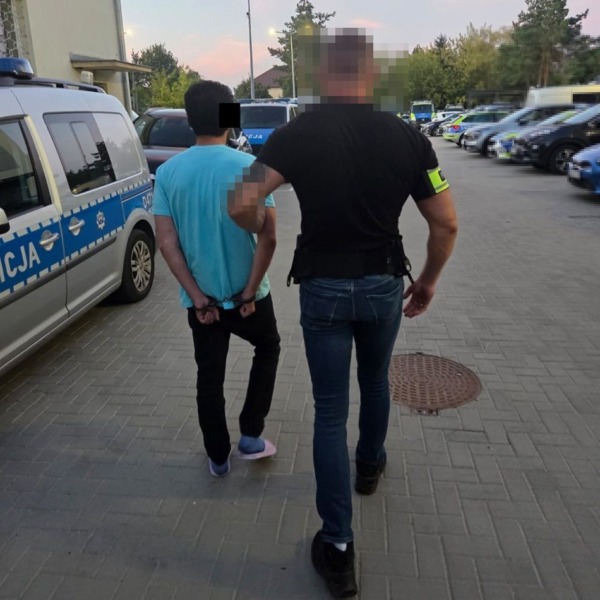 Drugie zdjęcie opublikowane przez KMP Biała Podlaska w materiale o sprawie 35-latki podejrzanej o kilka przestępstw.