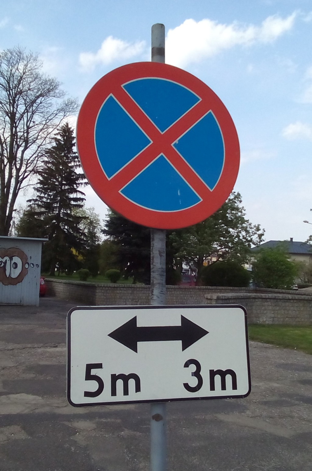 Strefa płatnego parkowania w Białej Podlaskiej nie ruszyła. Miasto wskazuje na odwołanie
