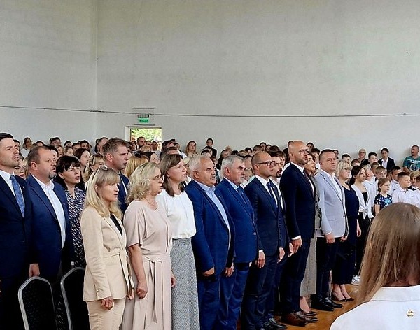 Uczestnicy rozpoczęcia roku szkolnego 2026/2027 w Gminie Biała Podlaska
