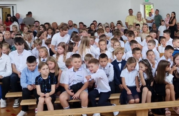 Uczestnicy rozpoczęcia roku szkolnego 2026/2027 w Gminie Biała Podlaska
