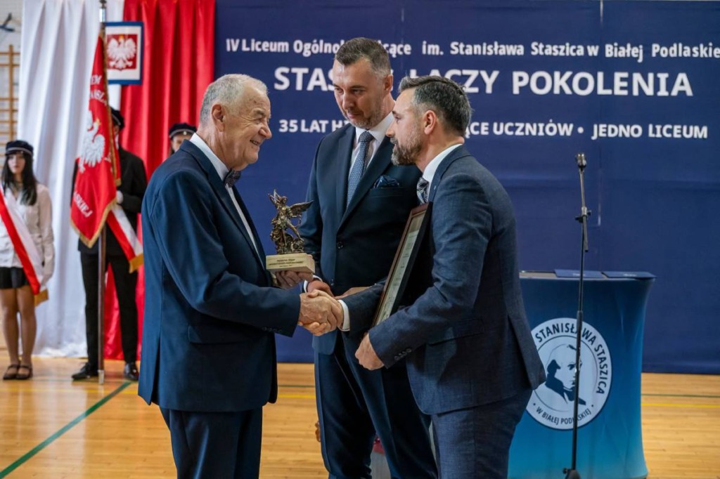 35 lat IV LO w Białej Podlaskiej. Waldemar Mazur został Honorowym Obywatelem