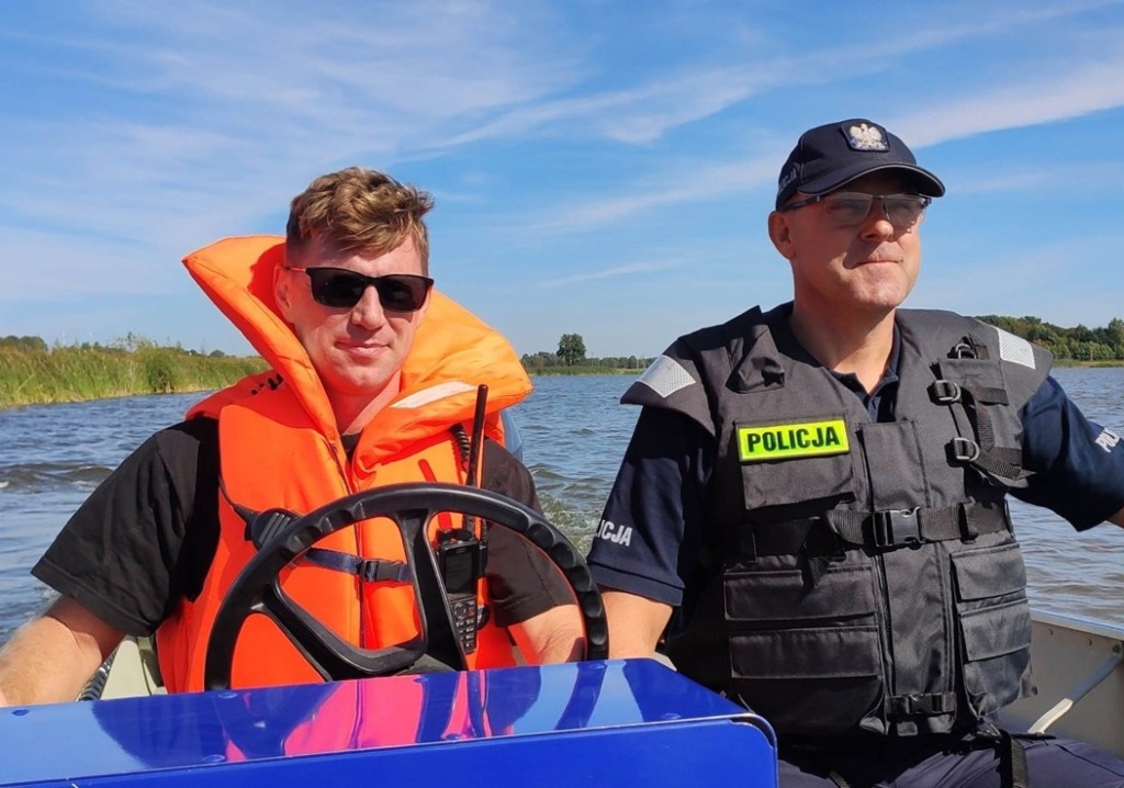 Kobylany: policjanci i strażacy patrolowali akwen podczas ostatniego weekendu wakacji