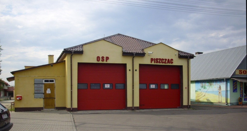Pięć pojazdów trafiło do OSP z gminy Piszczac. Ślubowanie MDP i wyróżnienia