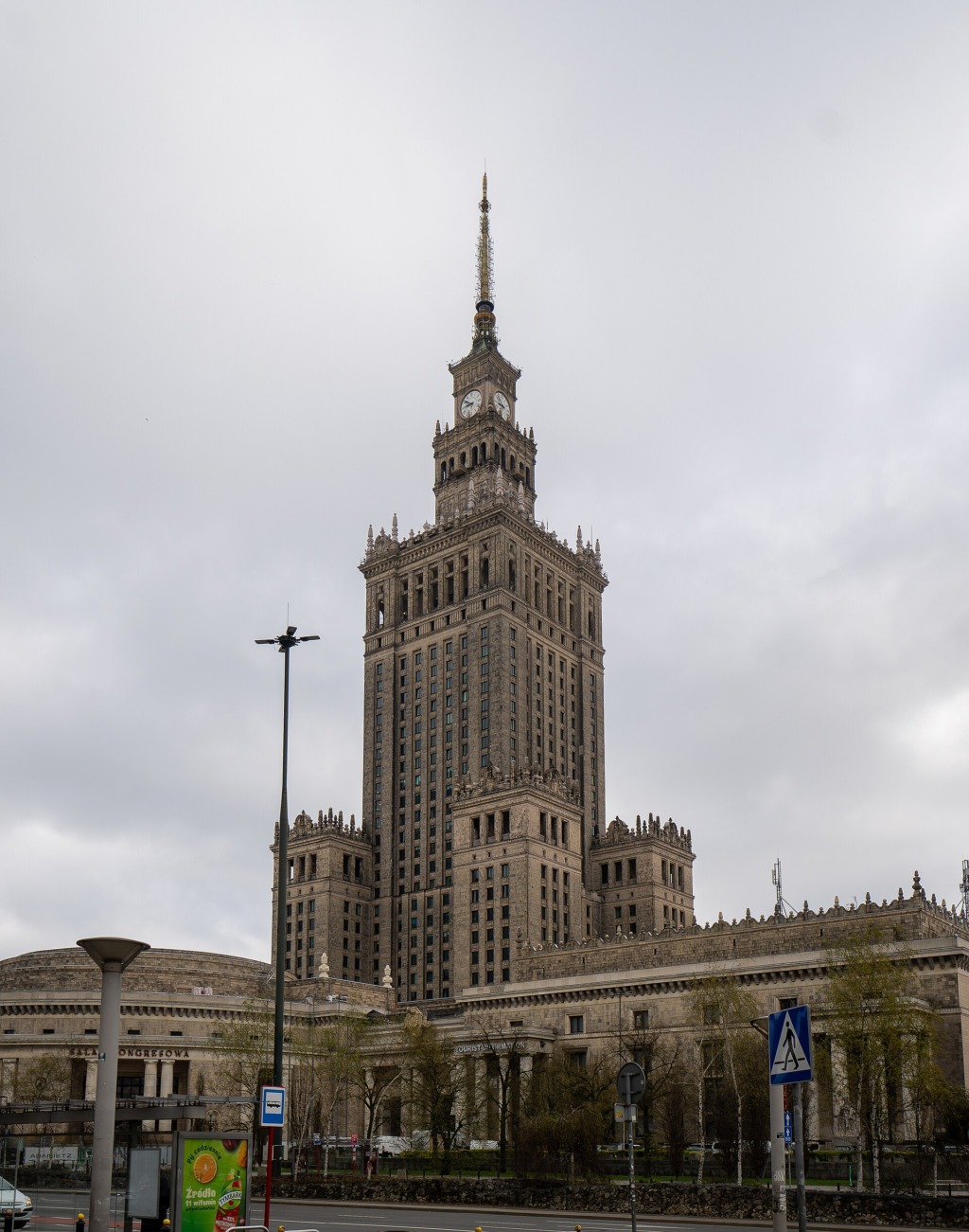 793 stopnie w pełnym rynsztunku. Strażacy z Białej Podlaskiej wbiegli na 30. piętro PKiN