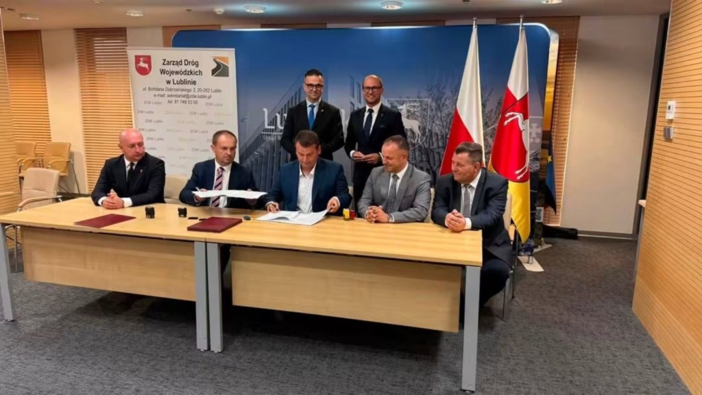 Umowa na rondo przy Roskoszy podpisana. Litwiniuk dziękuje marszałkowi za wsparcie inwestycji