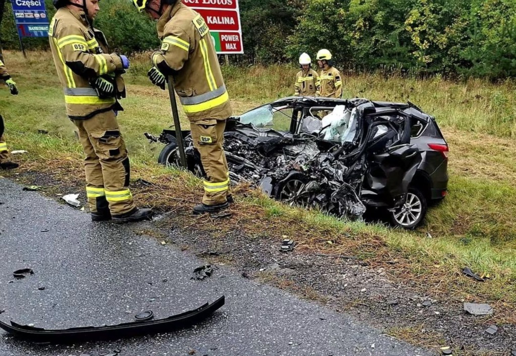 Śmiertelny wypadek na DK2 w Holi. Zginął kierowca osobówki