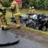 Strażacy przy rozbitym samochodzie osobowym po wypadku na DK2 w miejscowości Hola