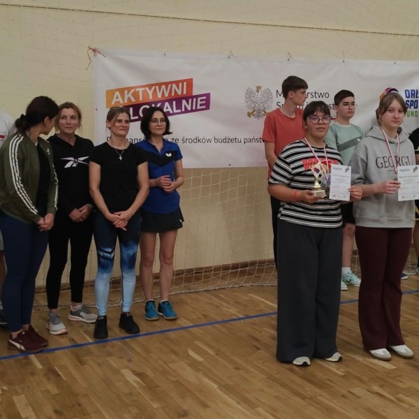 Uczestnicy IV turnieju Grand Prix 2026 w tenisie stołowym podczas dekoracji