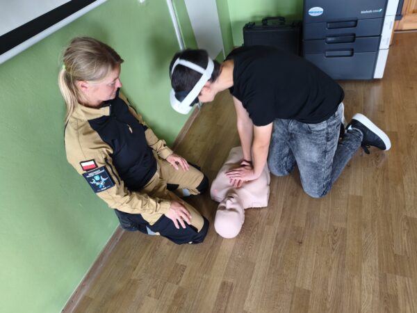 Uczniowie w Międzyrzecu ćwiczyli pierwszą pomoc z wykorzystaniem VR