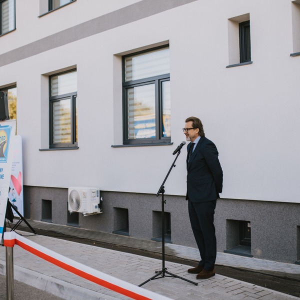 Przemówienie podczas uroczystości przed odnowionym budynkiem WORD w Białej Podlaskiej