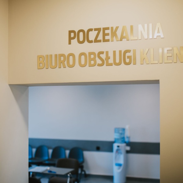 Odnowiona poczekalnia i biuro obsługi klienta w WORD w Białej Podlaskiej