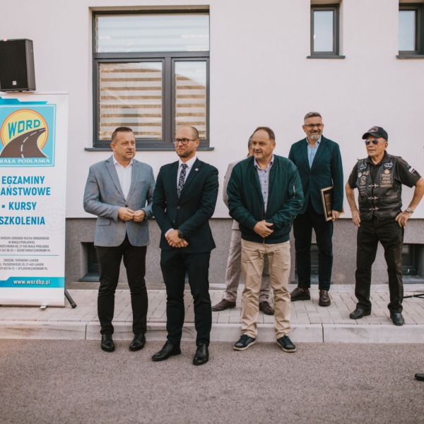 Goście podczas uroczystego otwarcia odnowionego WORD w Białej Podlaskiej